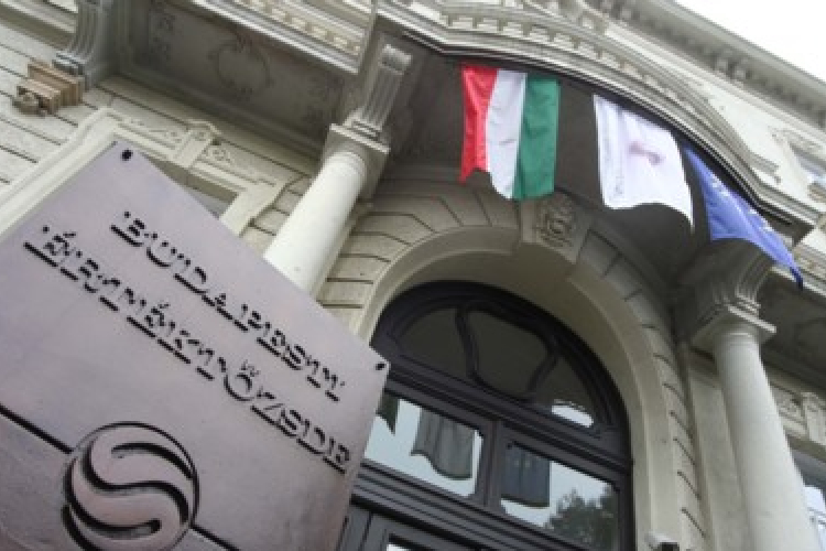 BÉT - Eséssel nyithat a tőzsde az elemzők szerint