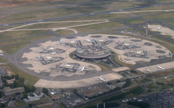 Ebola - Szombattól ellenőrzik a párizsi repülőtér utasait