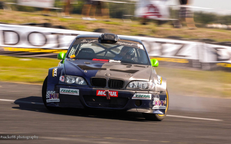 KISS THE WALL, avagy INDULJON A FAL