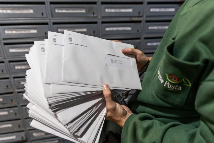 Hidvéghi Balázs: ma kezdődik a nemzeti konzultáció kérdőíveinek postázása