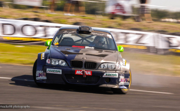 KISS THE WALL, avagy INDULJON A FAL