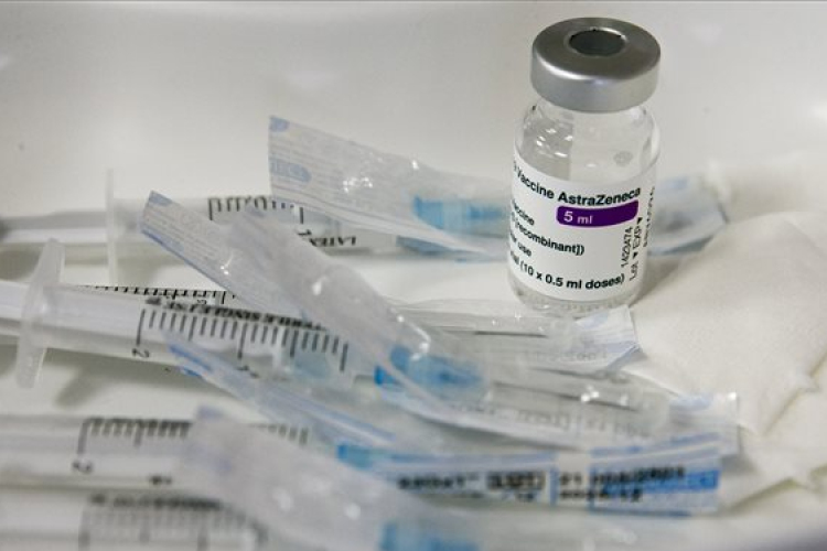 Tévedésből csecsemőknek adtak be koronavírus elleni vakcinát