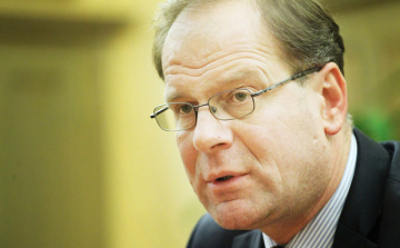 Megtalálta Navracsics posztját Juncker