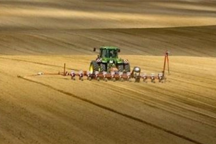 Felső korlát jöhet a földbérleti díjakban
