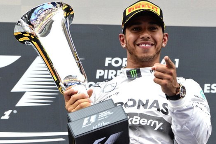 Szingapúri Nagydíj - Hamilton sikerével az élre ugrott