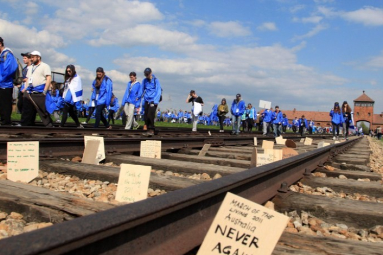 Kétszáz magyar fiatal indul Auschwitzba, az Élet menetére