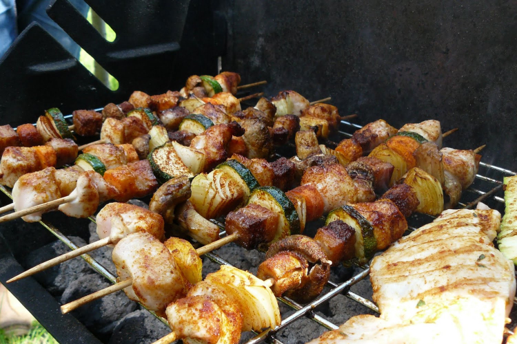 Itt a grillszezon, ússzuk meg hasfájás nélkül 