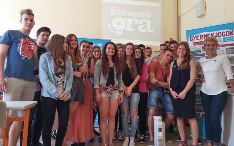 D. Tóth Kriszta megtartotta a 100. Ébresztő-órát