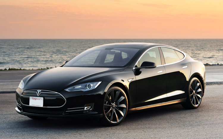 Minden idők legbiztonságosabb autója a Tesla