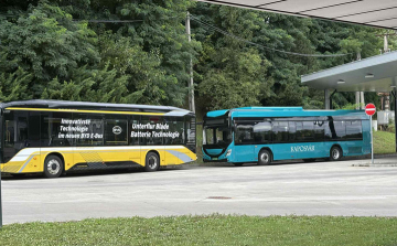 Magyar város, ahol 100 százalékban elektromos járművekkel biztosítják a tömegközlekedést, és önvezető autóbusz jár