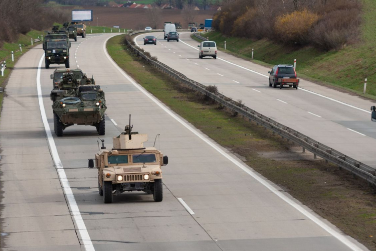 HM: külföldi katonai konvoj halad át Magyarországon a Röszke-Hegyeshalom útvonalon