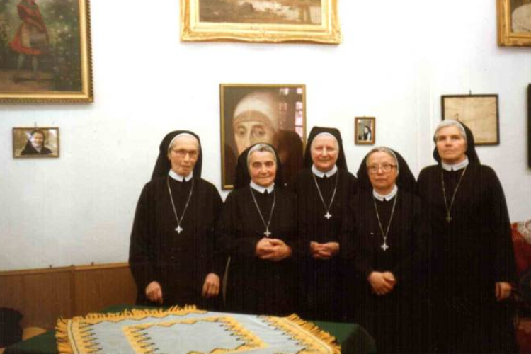 Angolkisasszonyok - 400 éve a gyengék szolgálatában 