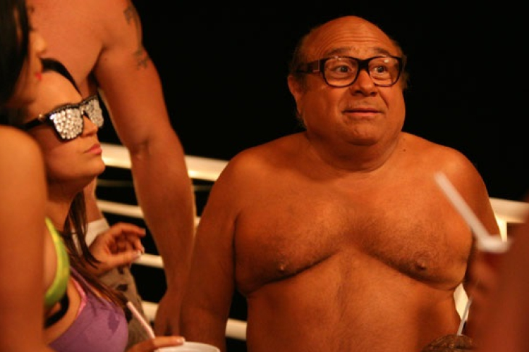 Danny DeVito élvezi a romlottságot