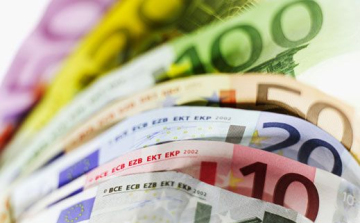 Most kell venni eurót nyaraláshoz?