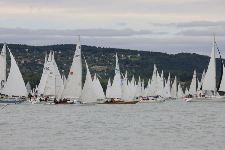 Több mint 600 hajó rajtolhat el az idei Kékszalagon