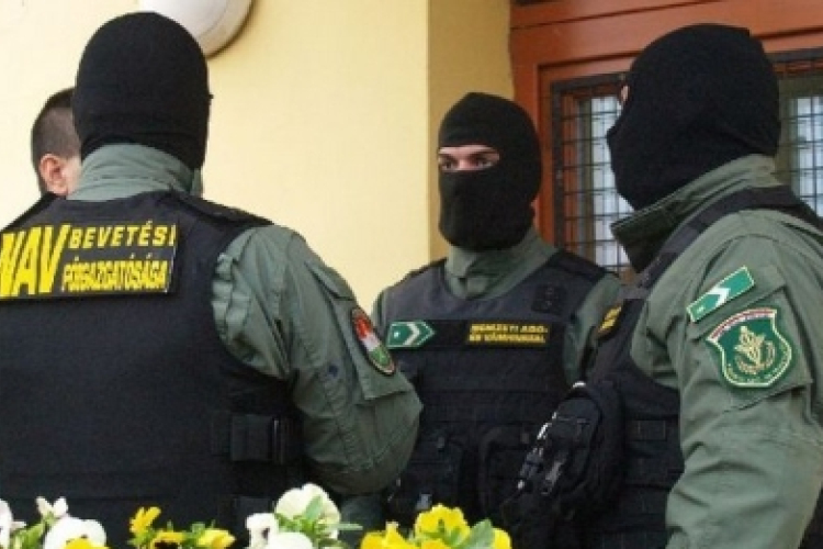 Illegális olajkereskedőkre csaptak le az adóellenőrök Egerben