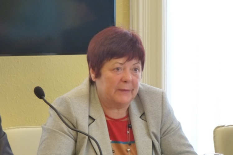 Emléklapot kapnak az első szavazók