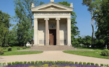 Kertészeti munkát nyert a Jánosik Kft. a Kazinczy Emlékparkban