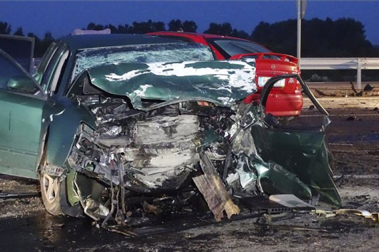 Hárman haltak meg egy balesetben a 4-es főúton